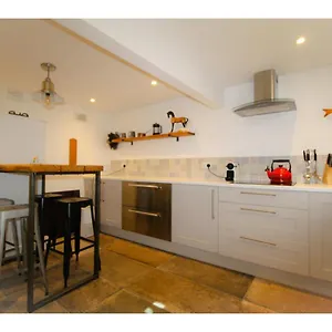 Apartment Terraced Kemptown House With A Balcony By The Sea